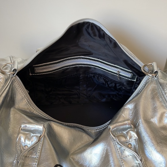 LORNA JANE | Rustic silver gym bag - Picture 11 of 12